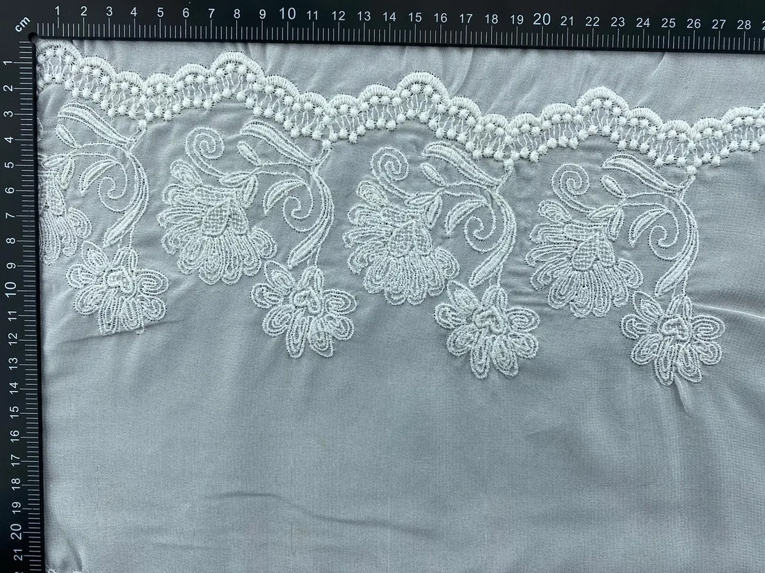 Mat Polyester Kasar İşlemeli Şifon Brode Kumaş, 130 cm