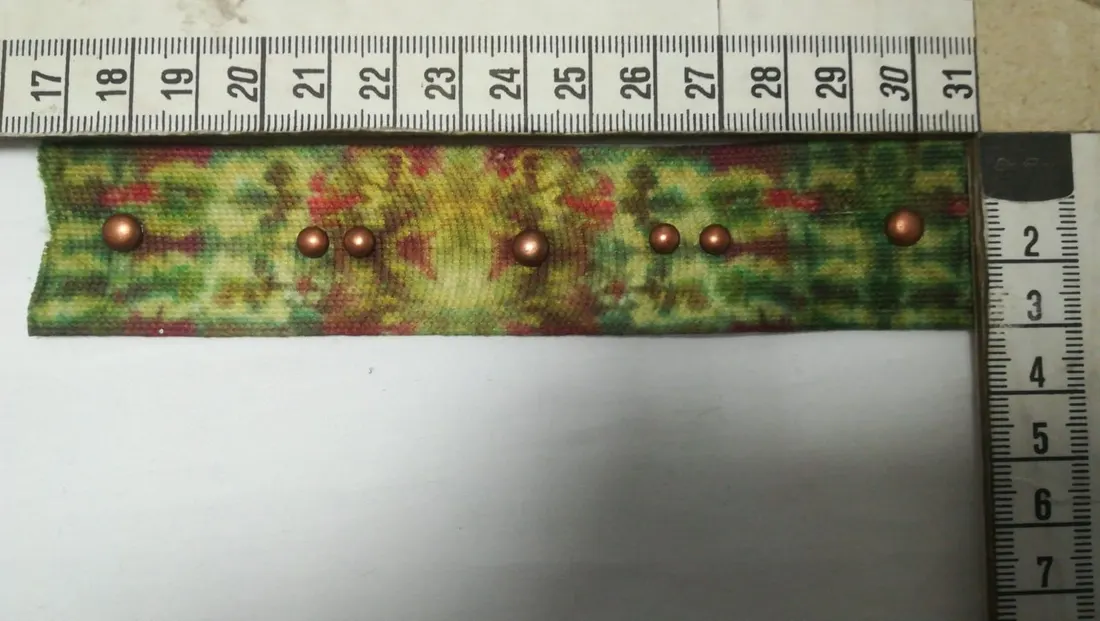 Haki-Yeşil Taşlı Batik Desenli Raşel Bant, 3 cm