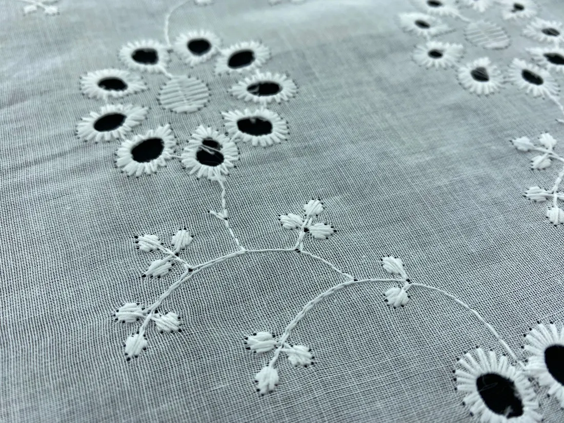 Bohrer Detaylı Mat Polyester Vual Brode Kumaş
