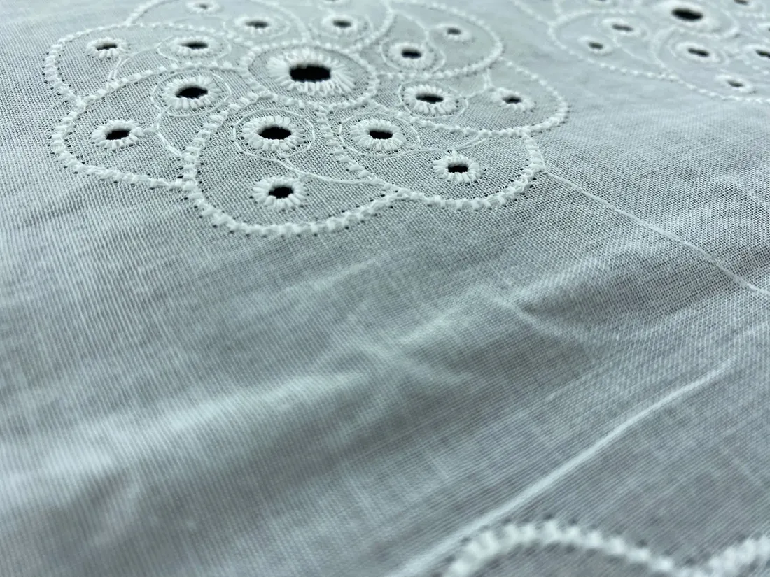 Kasar İşlemli Bohrer Detaylı Mat Polyester Vual Brode Kumaş