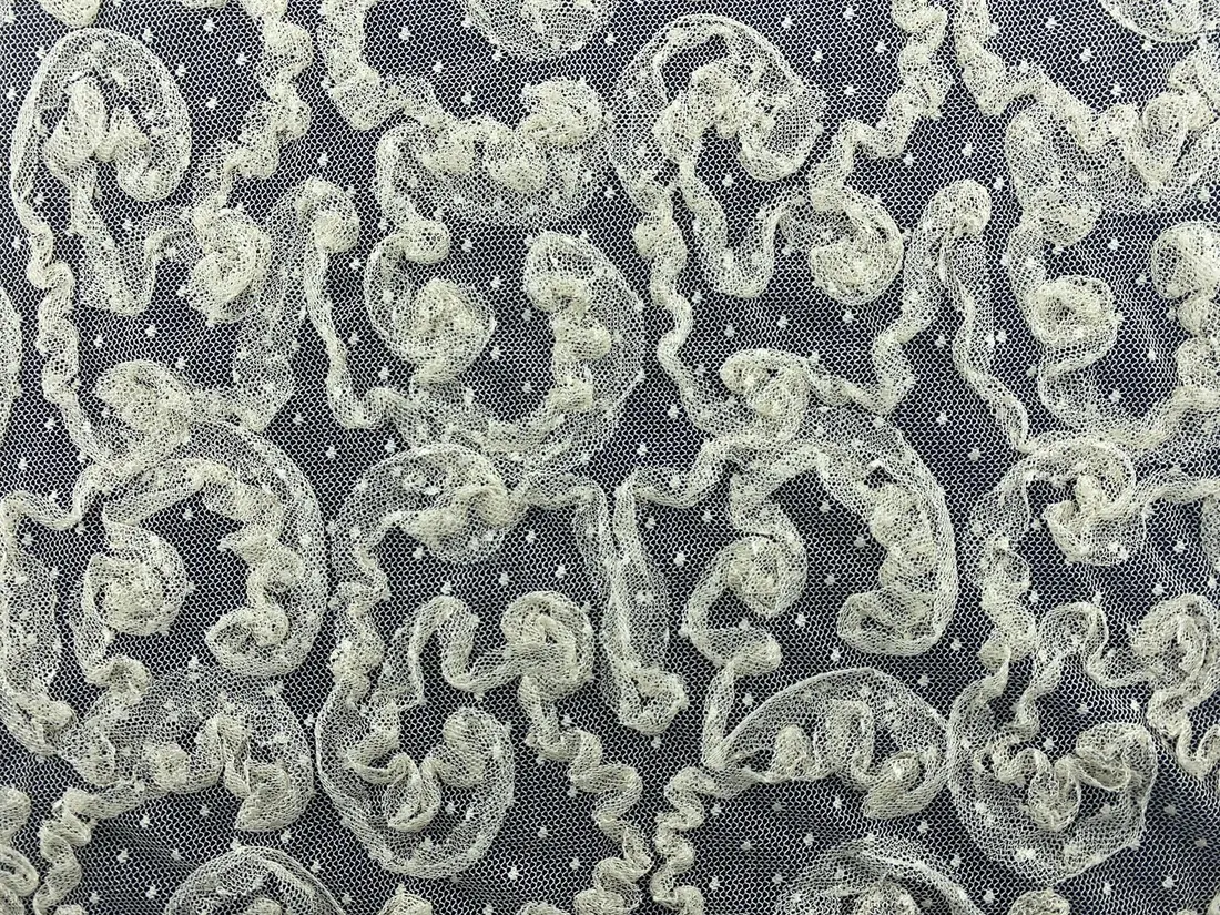 Bej Süzeneli Tül Üzeri Polyester Kumaş - 130 cm