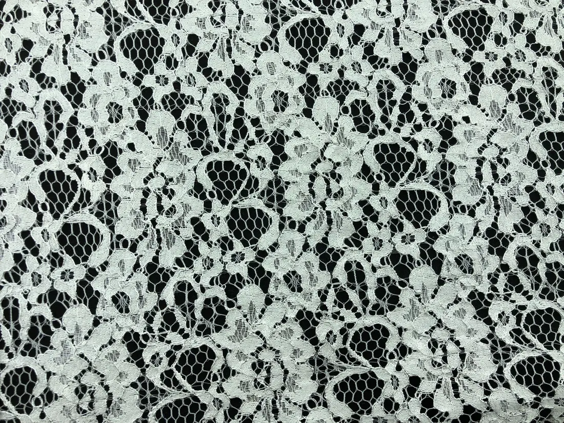 Beyaz Gümüş Simli Kordlu Polyester Dantel
