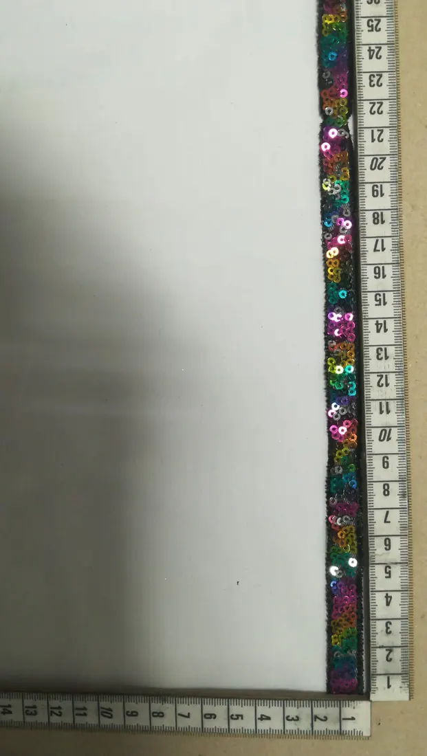 Siyah Tül Üzeri Çok Renkli Pullu Bant, 1 cm