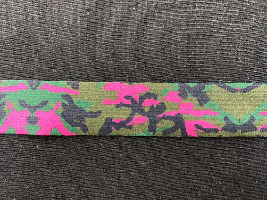 3 cm Kamuflaj Desenli Yeşil-Pembe Şerit, Yerli Raşel Polyester