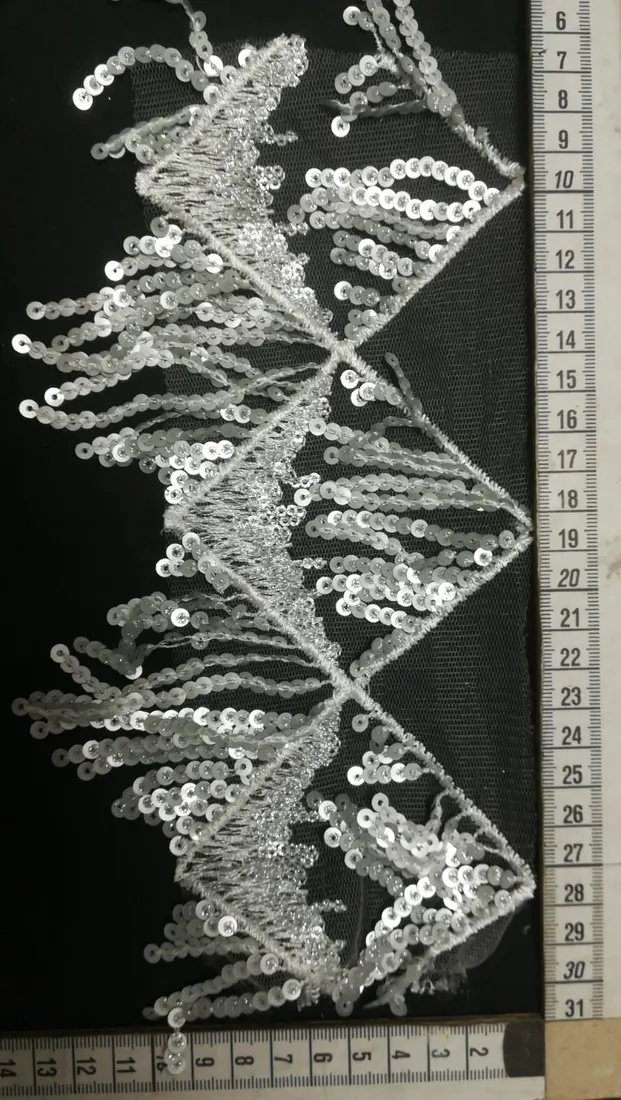 Gümüş Pullu Tül Üzeri Bant, 15 cm
