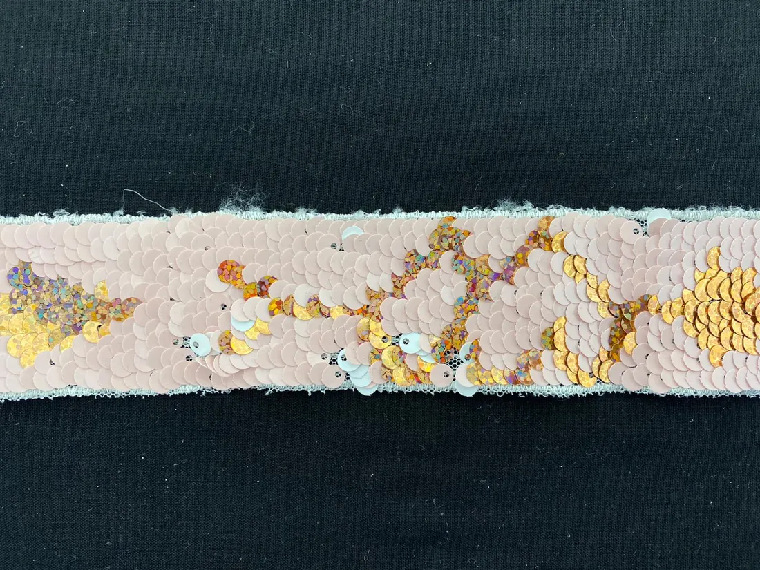 Beyaz Mesh Üzeri Pembe-Şampanya Pullu Bant, 4 cm