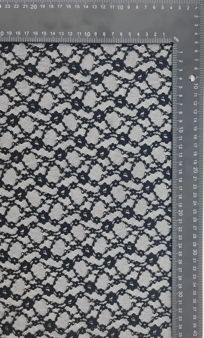 Dantel · Yerli̇ · Lez · Naylon · Li̇krali · Ekru · 145 Cm