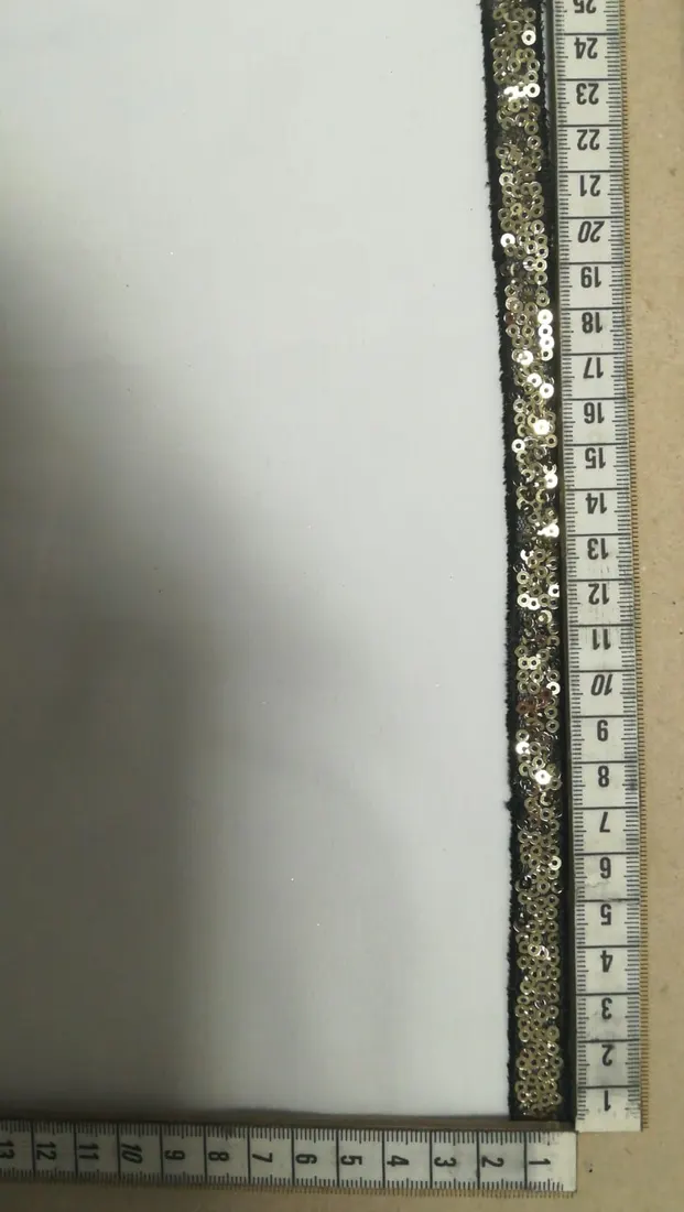 Siyah Tül Üzerine Light Gold Pullu Şerit, 1 cm