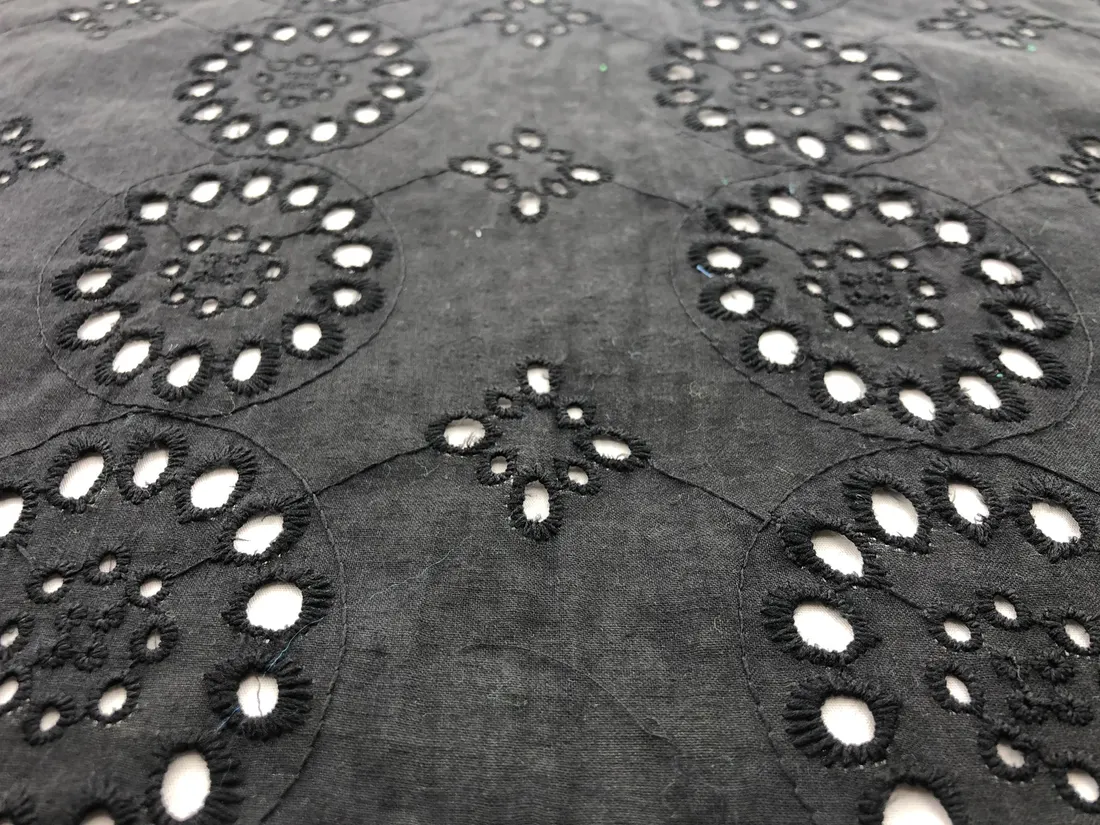 Siyah Bohrerli Pamuk Polyester Vual İthal Brode - 130 cm