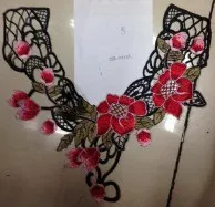 Renkli Nakışlı Yaka
