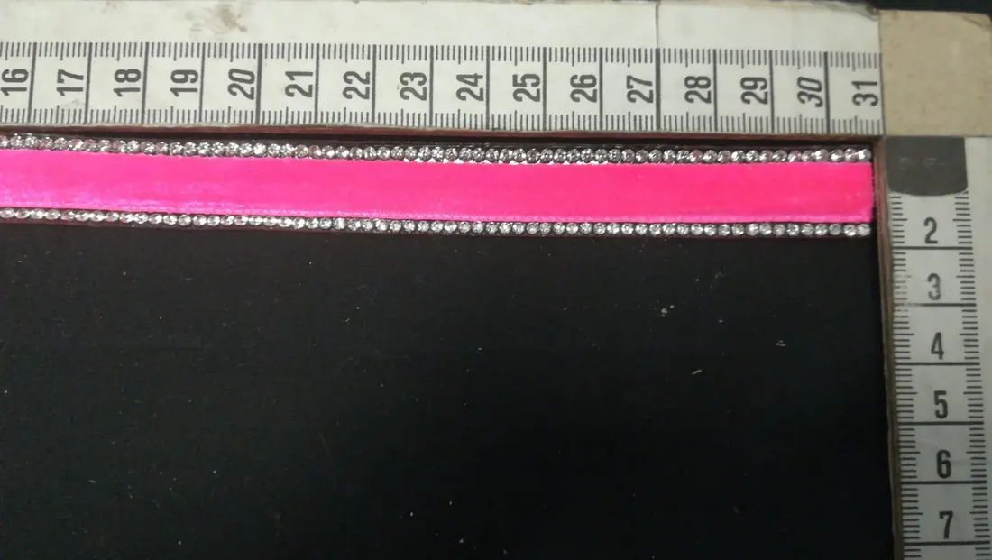 Neon Pembe Kadife Taşlı Bant, 1,5 cm