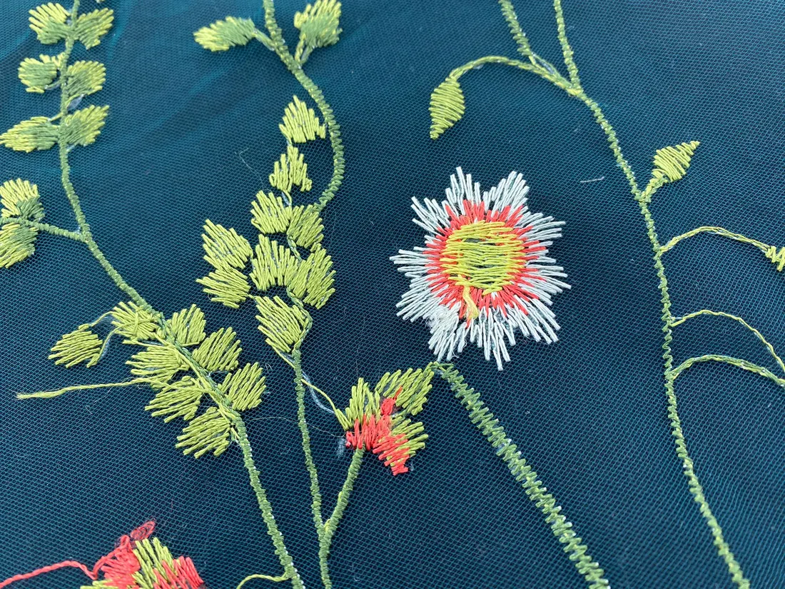 Yeşil Tül Üzeri Nakışlı Polyester Dantel - 135 cm