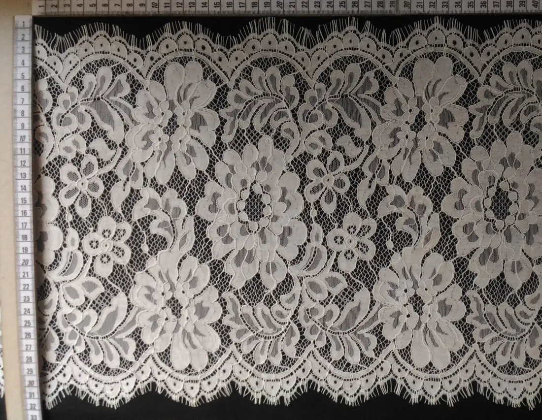 Off White Kordlu Sakallı Dantel Bant