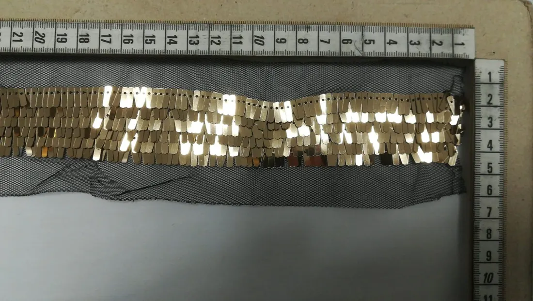 Siyah Mesh Üzeri Gold Pullu Bant, 3.5 cm