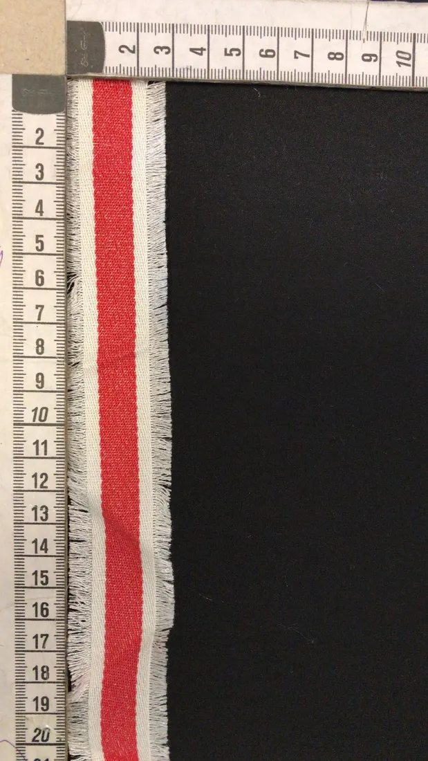 Simli Kırmızı Polyester Şerit, Beyaz Zeminli
