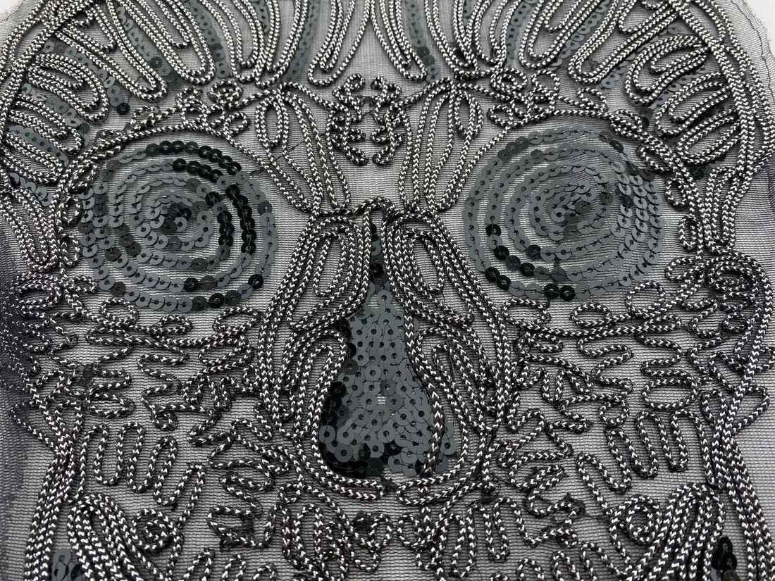 Siyah-Silver Pullu Kurukafa Desenli Nakış Aplik Bant - 30 cm