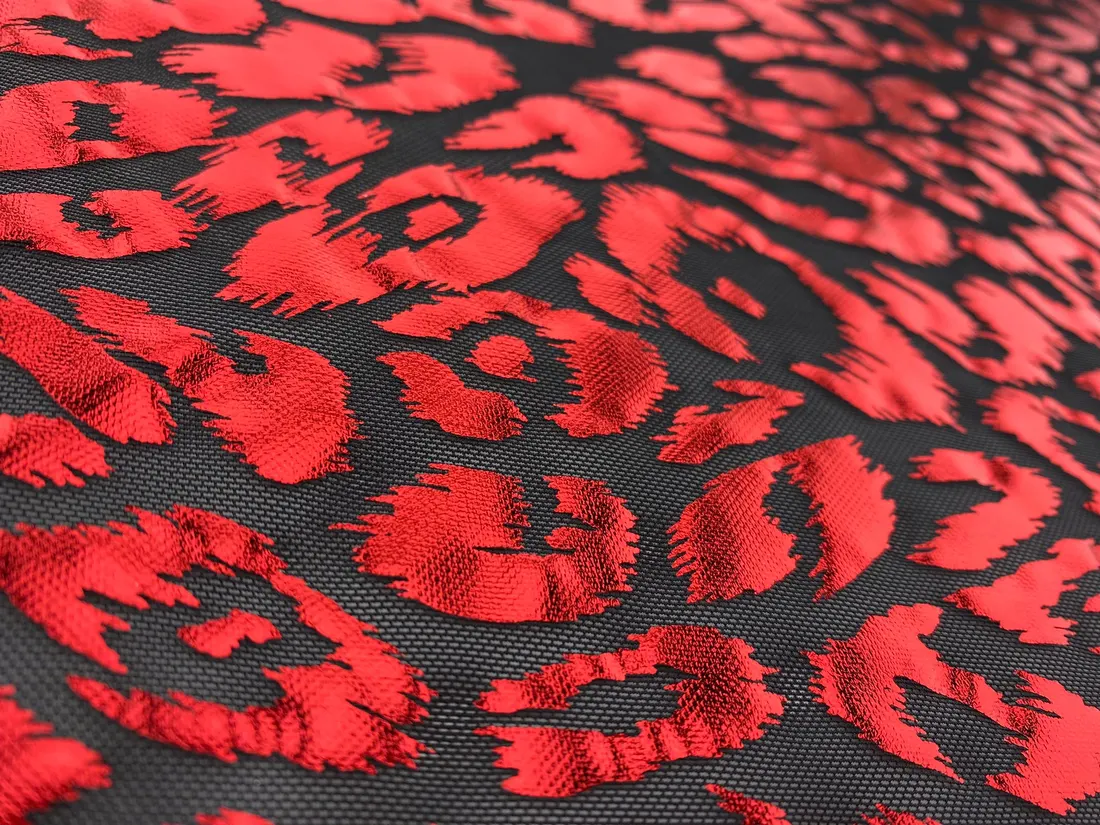 Kumaş · Yerli̇ · Lez · Polyester · Tül Üzeri̇ · Varak Baski · Leopar · Kirmizi 165 Cm
