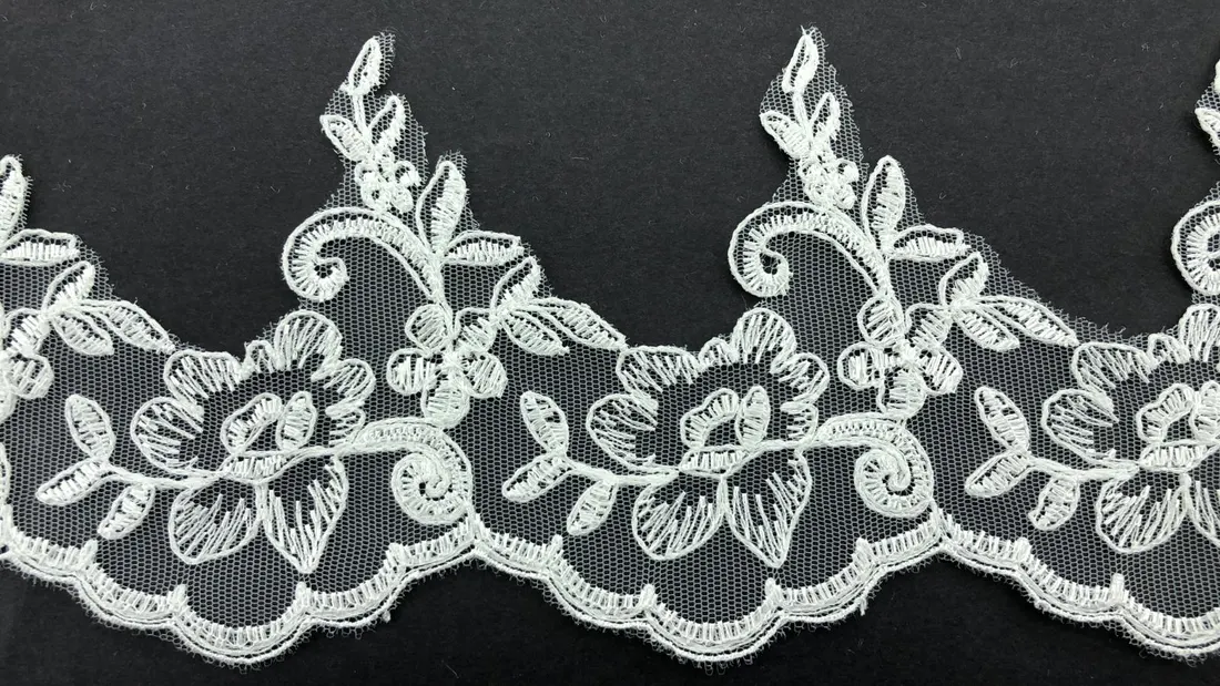 Beyaz Kordeneli Polyester Brode Bant - 10 cm