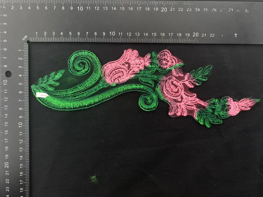 Yeşil Yaprak ve Pembe Çiçek Dijital Baskılı Kordlu Aplik Brode