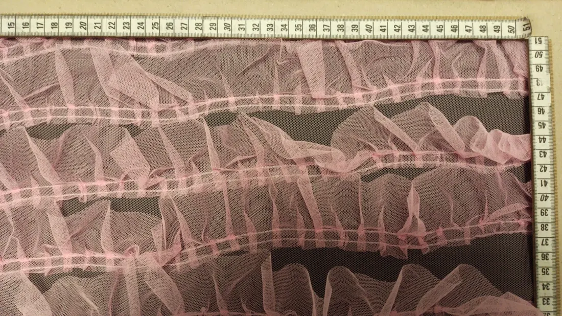 Pembe Fırfırlı Tül Üzeri Naylon İthal Dantel - 155 cm