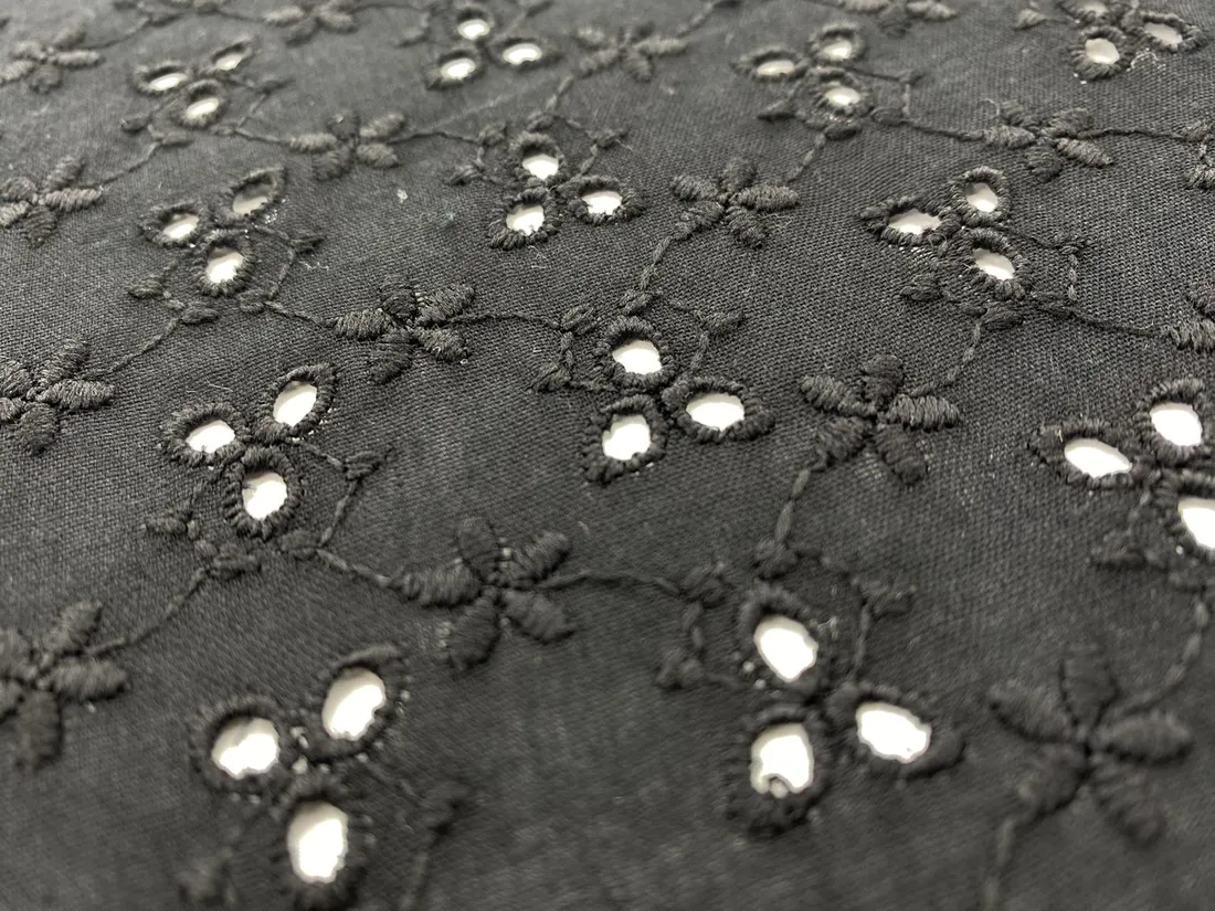 Siyah Pamuk Polyester Brode – Bohrerli Kumaş