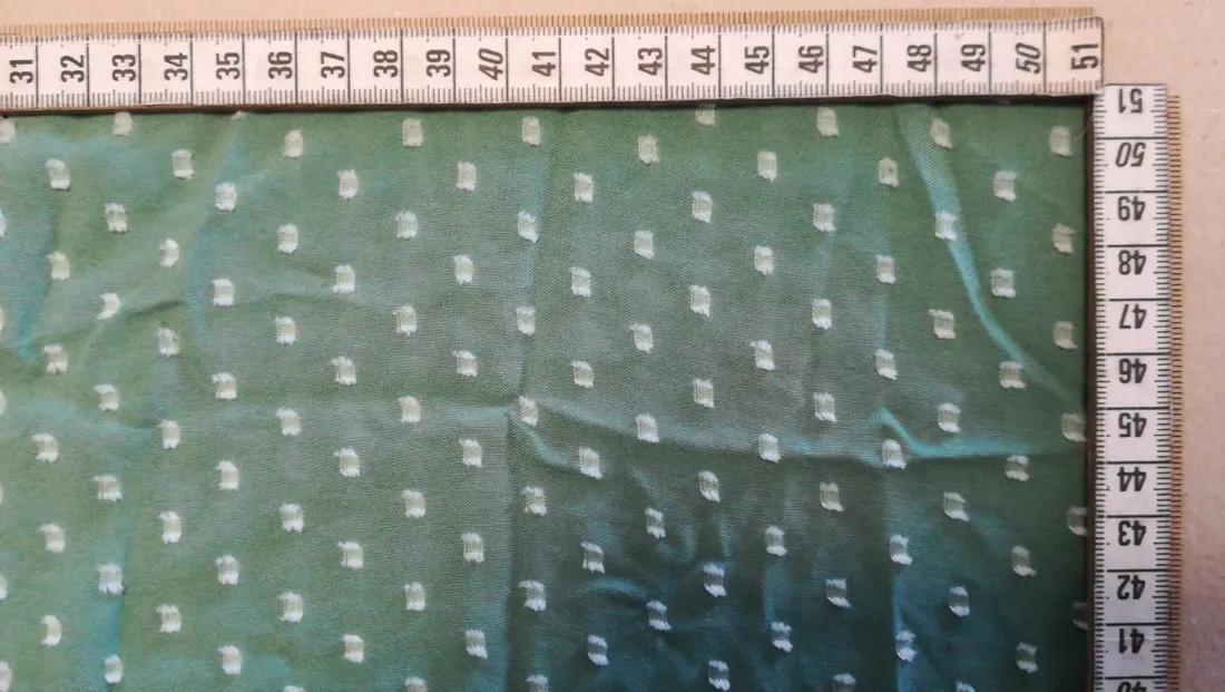 Yeşil Zemin Beyaz Puantiyeli Viskon Polyester Kumaş, 150 cm
