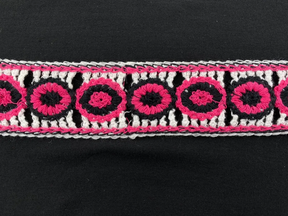 Şerit İthal Bant Tığ İşi Siyah-Pembe-Beyaz 4 CM
