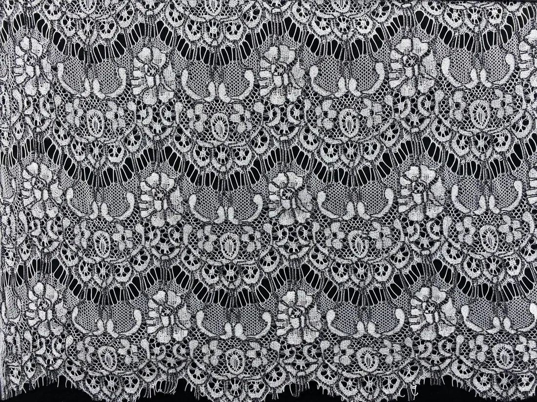 Siyah Kordlu Parlak Polyester Dantel Kumaş