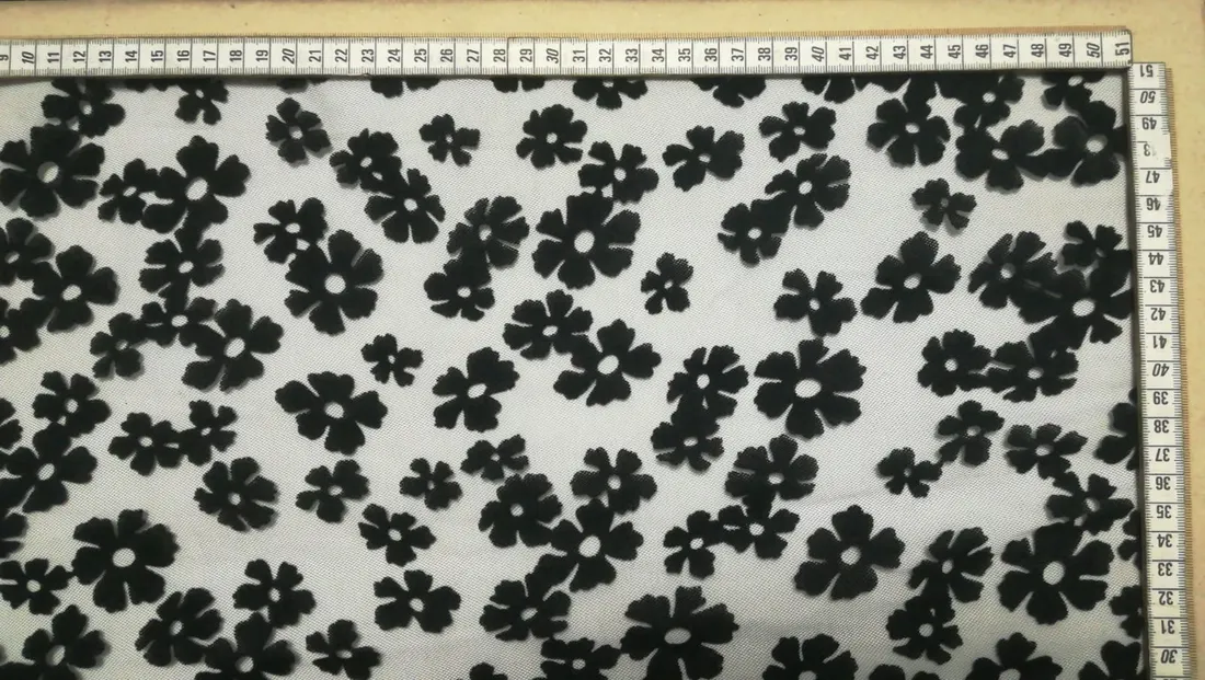 10585 Tül Üzeri · İthal · Lez · Polyester · Flok Baskı · Siyah · 150 Cm