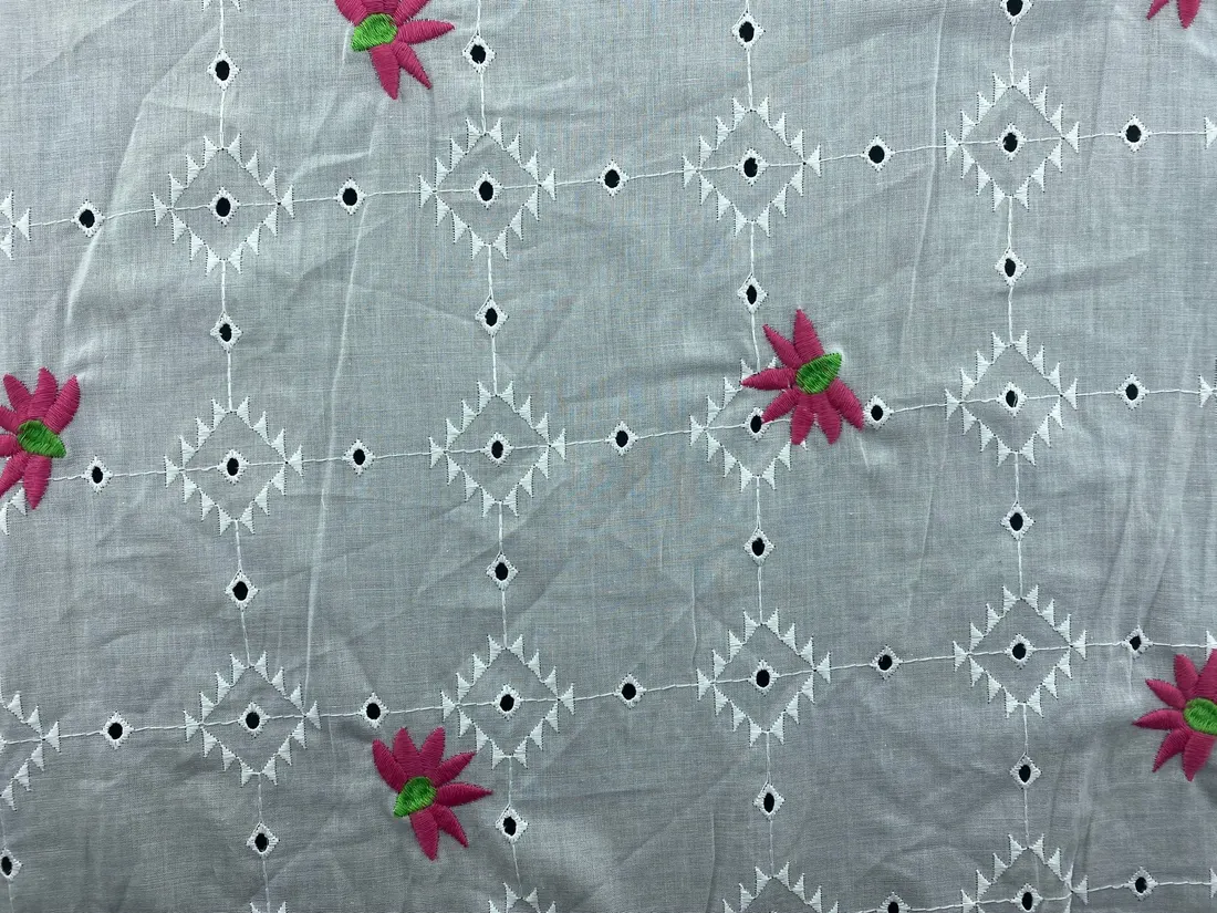 Fuşya-Yeşil Çiçek Nakışlı Kasar Brode Kumaş - 135 cm