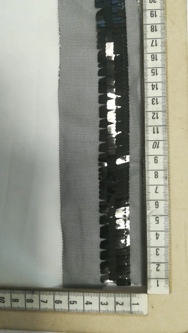 Siyah Mesh Üzeri 3 Sıralı Pullu Bant, 2 cm