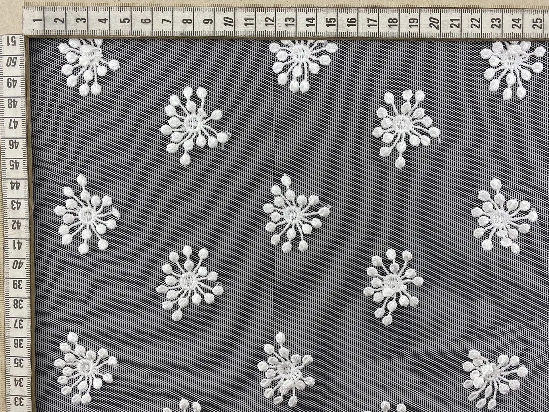 Parlak Polyester Tül Üzeri Brode Kumaş, 145 cm