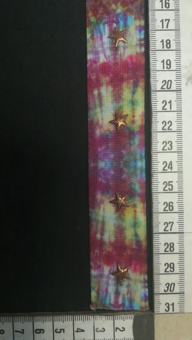 Bordo Batik Desenli Taşlı Yıldızlı Yerli Raşel Polyester Şerit - 3 cm
