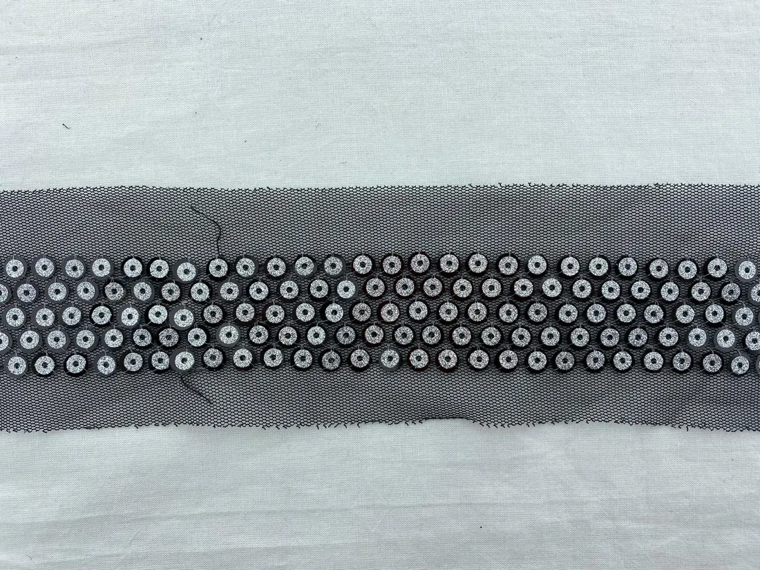 Siyah Mesh Üzeri Gümüş-Siyah Pullu Bant, 3 cm