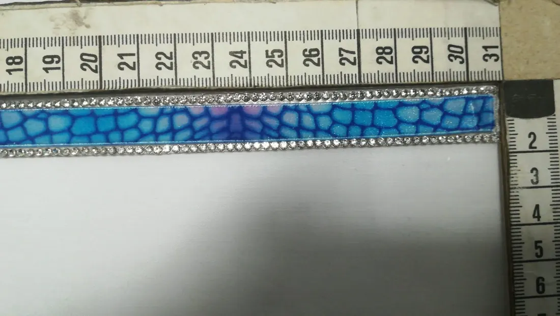 Mavi Yılan Desenli Taşlı Kadife Bant, 1.5 cm