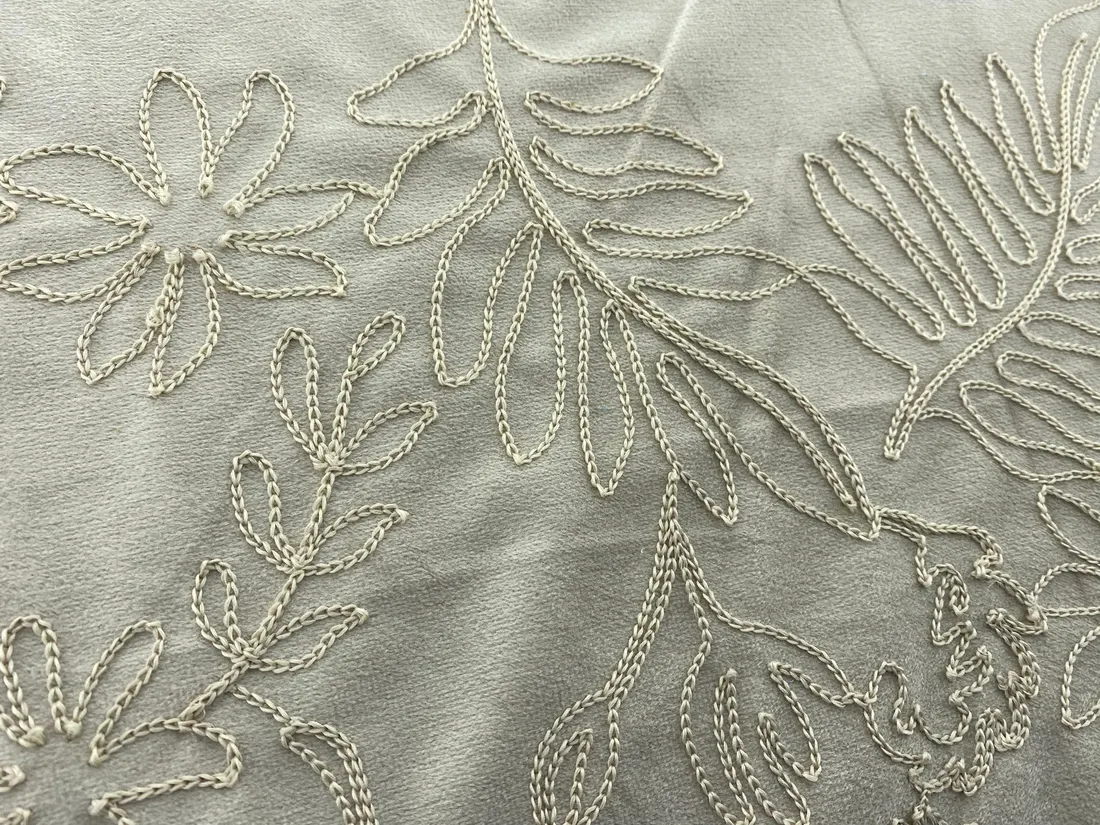Kumaş · Yerli̇ · Lez · Polyester · Süet · Nakişli · Bej · 155 Cm