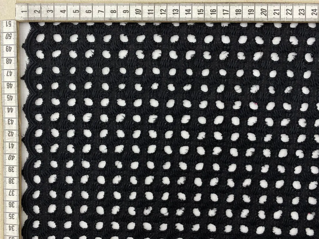 7715 Brode · Yerli · Lez · Organze Üzeri · Bohrelli · Polyester · Siyah · 130 Cm