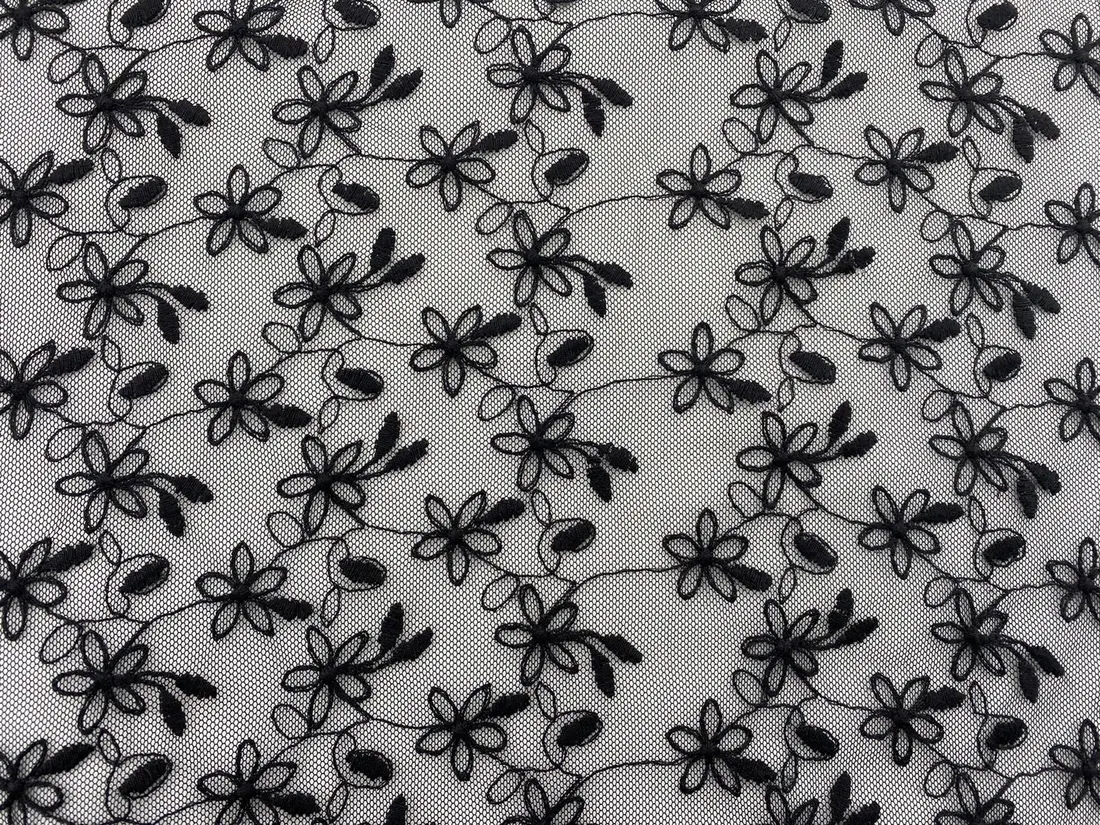 Siyah Pamuk Polyester Tül Üzeri Brode Kumaş