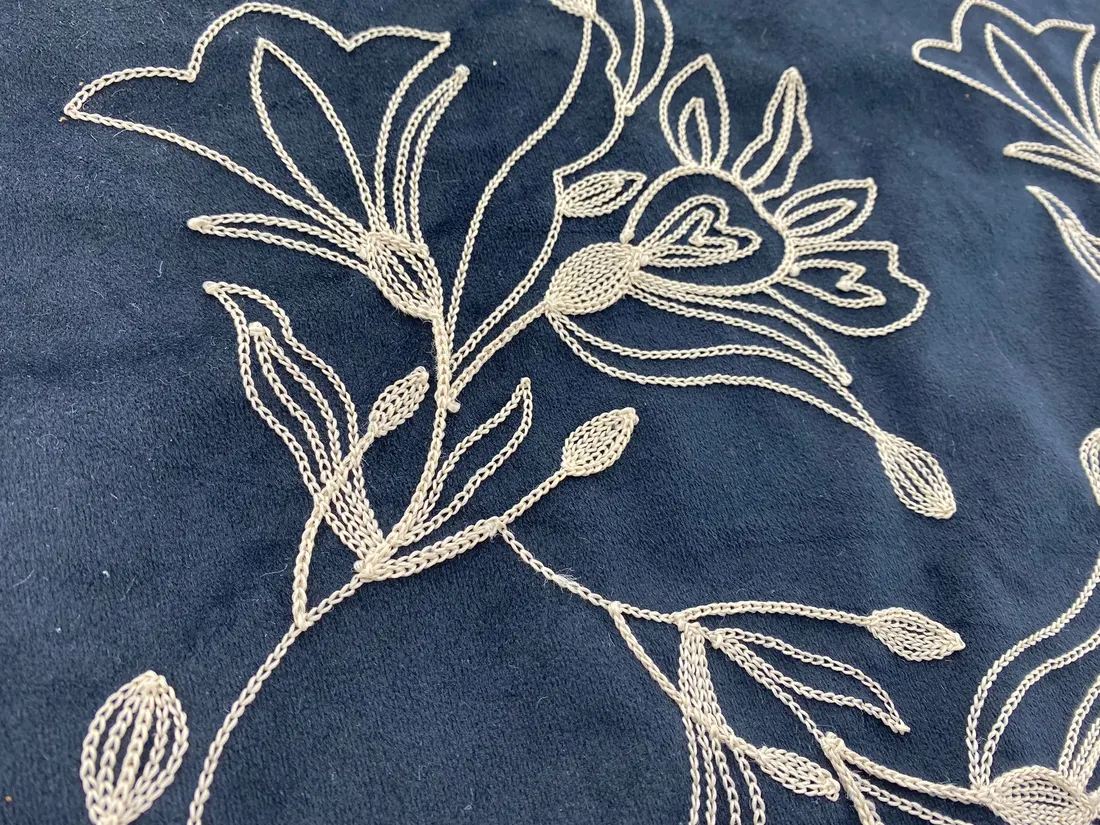 Kumaş · Yerli · Lez · Polyester · Süet · Nakışlı · Siyah · 155 Cm